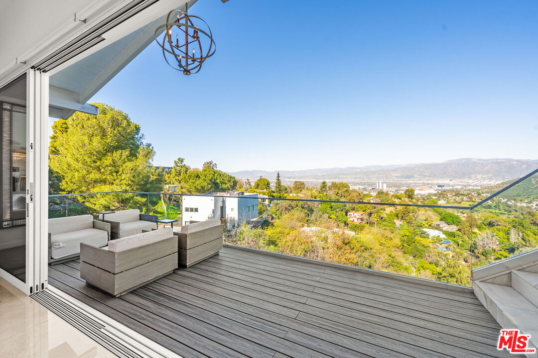 7377 Pyramid Place Los Angeles, CA 90046 - Photo 14 of 50