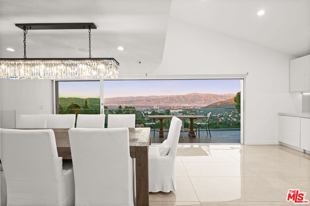 7377 Pyramid Place Los Angeles, CA 90046 - Photo 15 of 50