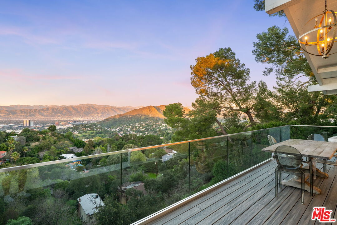 7377 Pyramid Place Los Angeles, CA 90046 - Photo 16 of 50