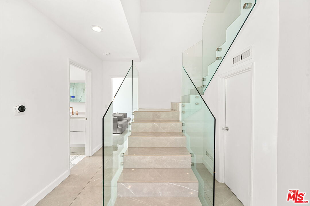 7377 Pyramid Place Los Angeles, CA 90046 - Photo 17 of 50