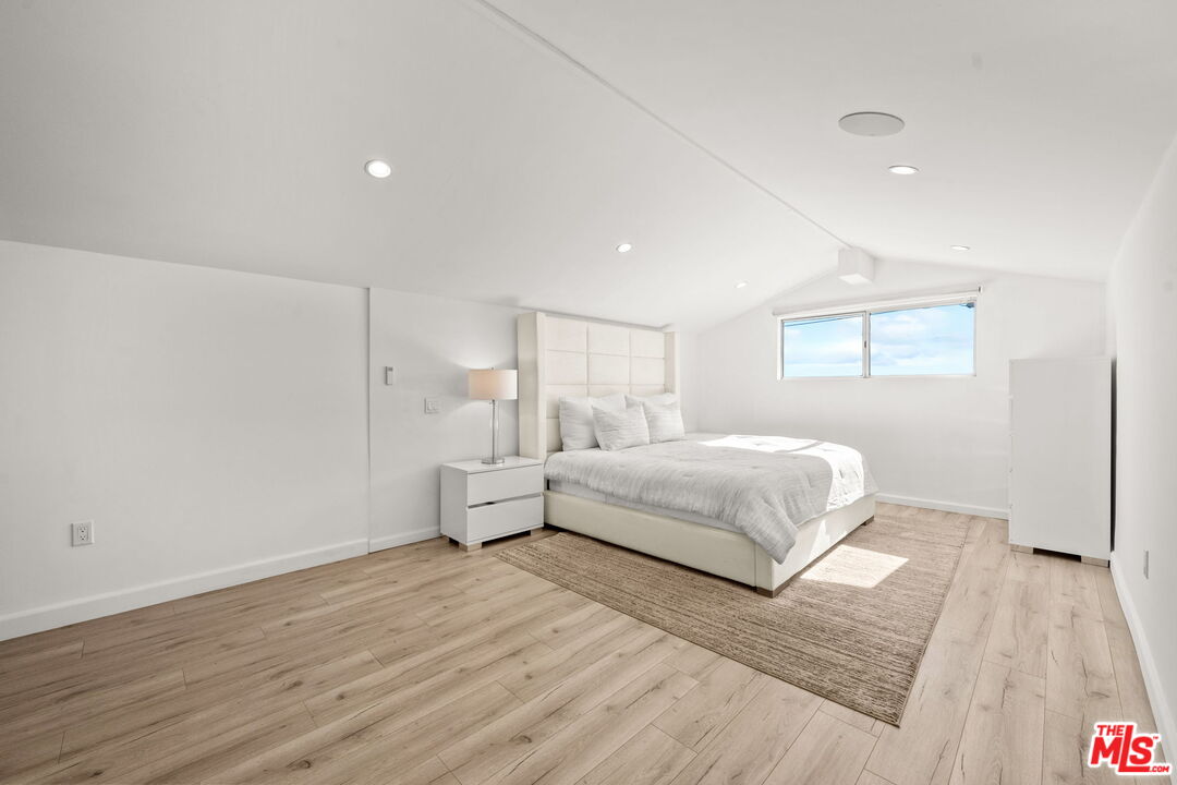 7377 Pyramid Place Los Angeles, CA 90046 - Photo 23 of 50