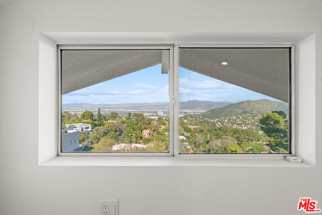 7377 Pyramid Place Los Angeles, CA 90046 - Photo 26 of 50