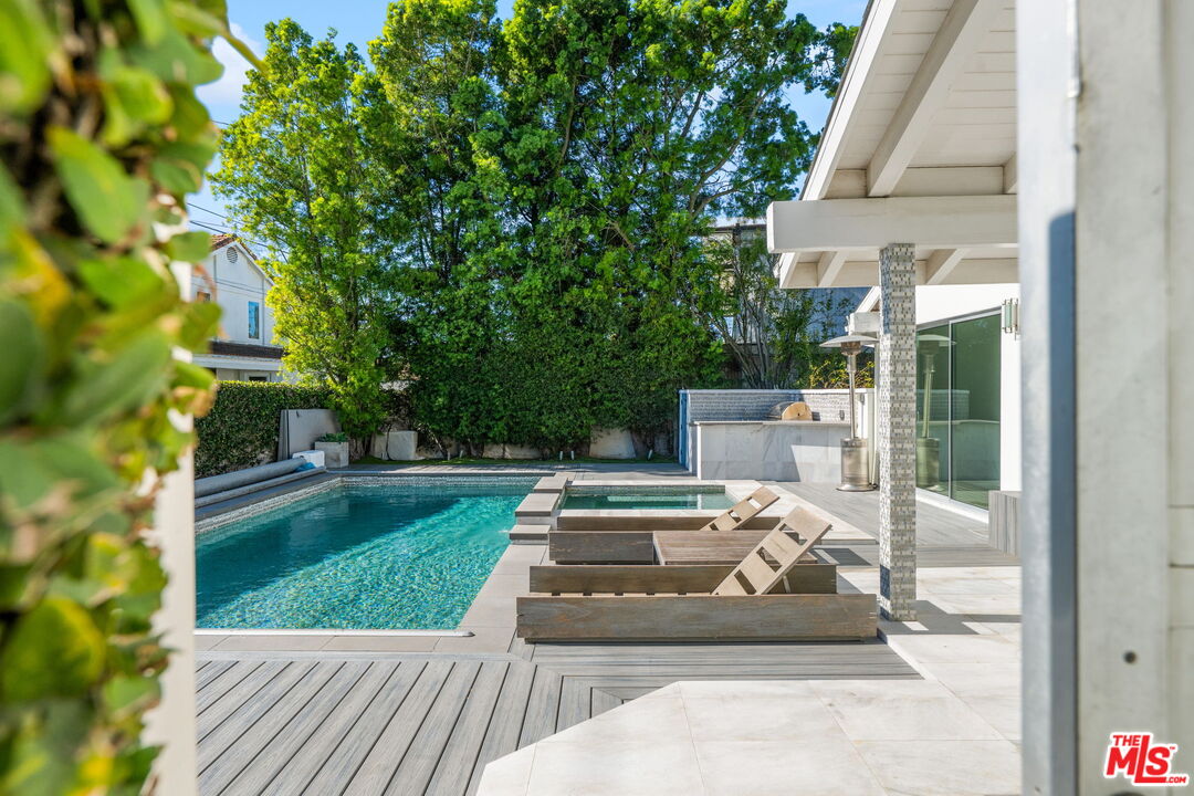 7377 Pyramid Place Los Angeles, CA 90046 - Photo 3 of 50