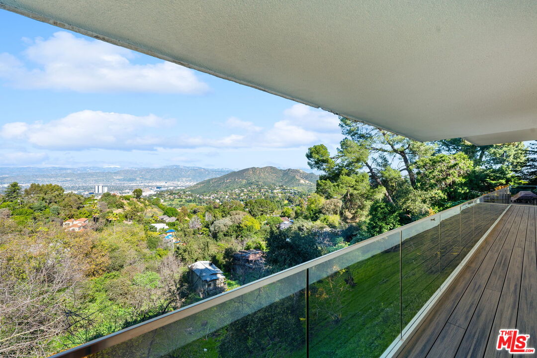 7377 Pyramid Place Los Angeles, CA 90046 - Photo 33 of 50