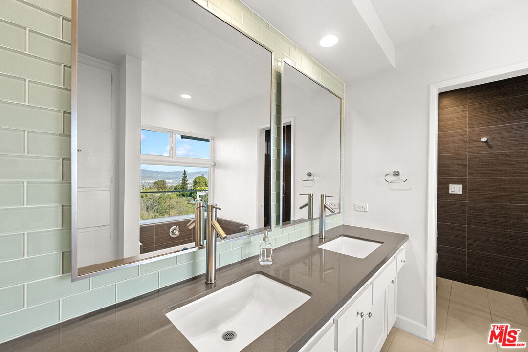 7377 Pyramid Place Los Angeles, CA 90046 - Photo 36 of 50