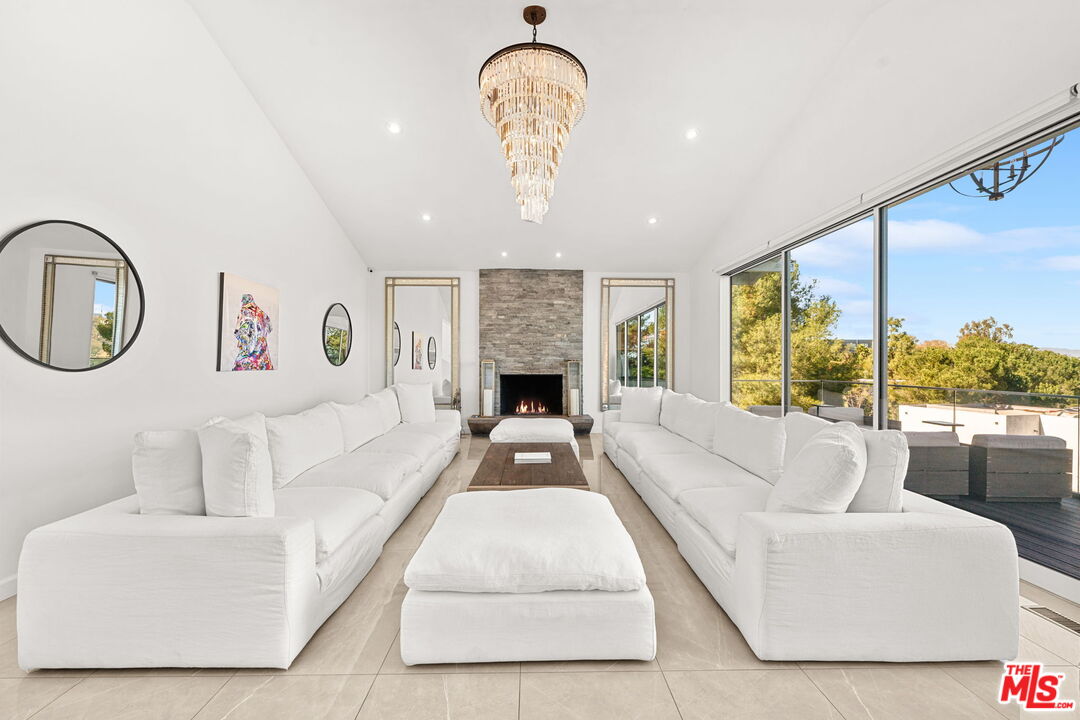 7377 Pyramid Place Los Angeles, CA 90046 - Photo 6 of 50