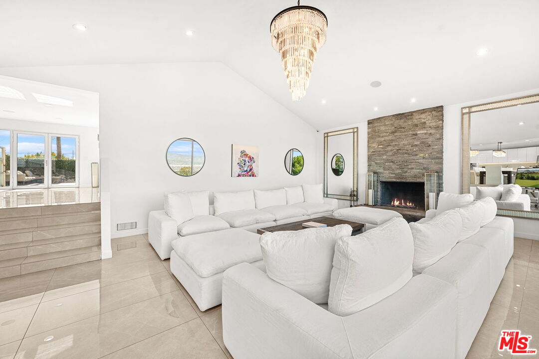 7377 Pyramid Place Los Angeles, CA 90046 - Photo 7 of 50