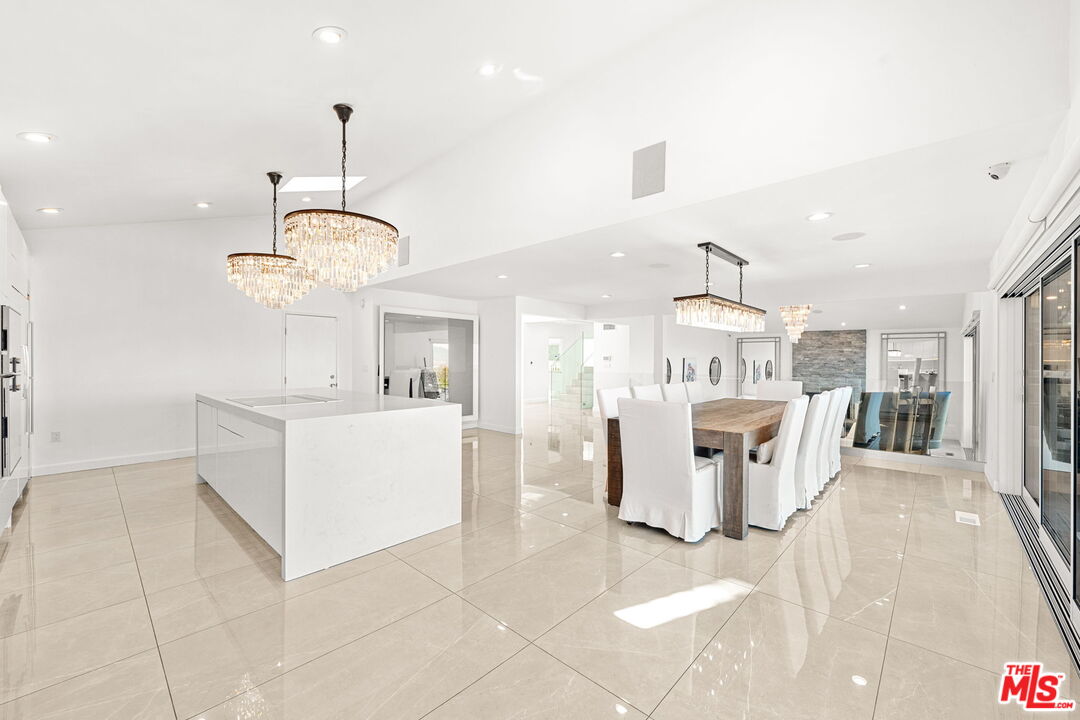 7377 Pyramid Place Los Angeles, CA 90046 - Photo 8 of 50