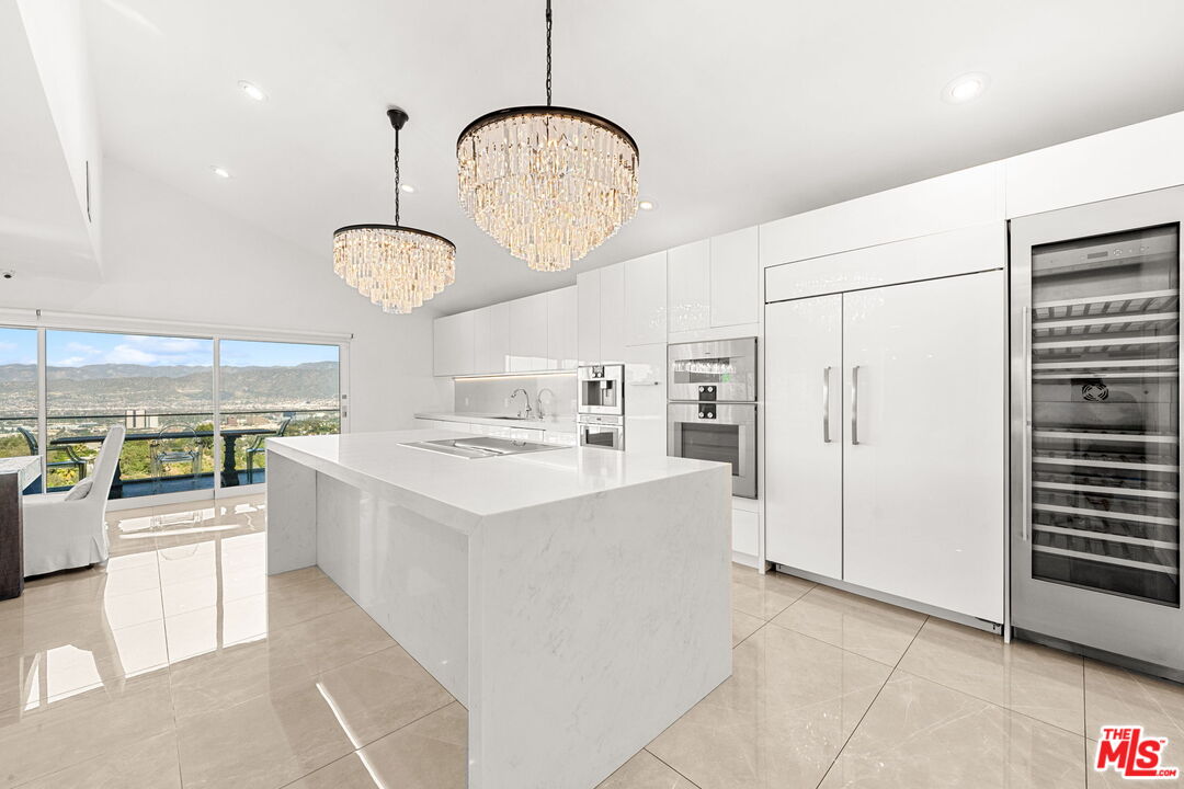 7377 Pyramid Place Los Angeles, CA 90046 - Photo 9 of 50