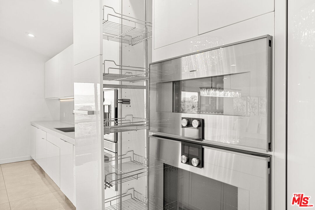 7377 Pyramid Place Los Angeles, CA 90046 - Photo 10 of 50