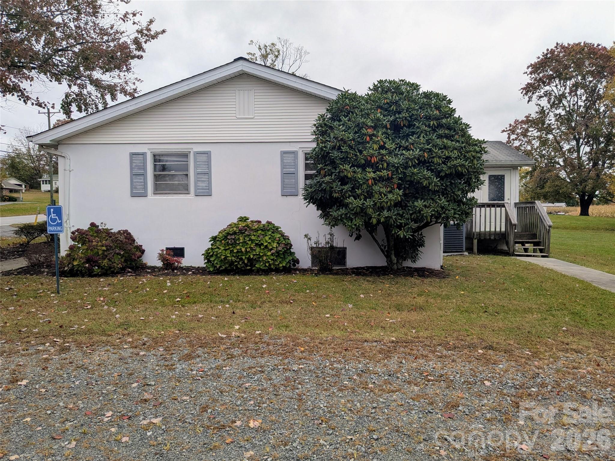 520 Dana Road Hendersonville, NC 28792 - Photo 4 of 5