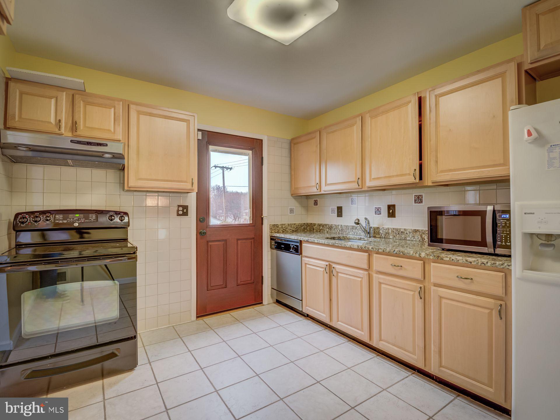 16111 Laurel Ridge Drive Laurel, MD 20707 - Photo 13 of 61 KITCHEN