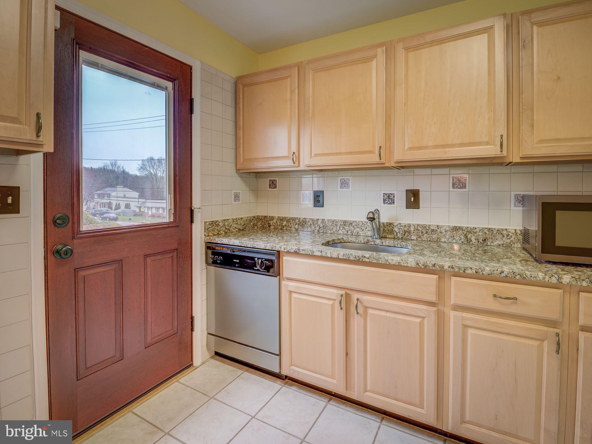 16111 Laurel Ridge Drive Laurel, MD 20707 - Photo 15 of 61 KITCHEN