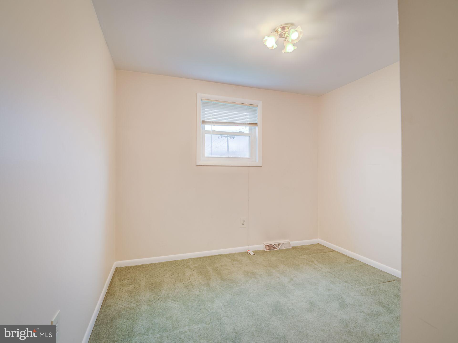 16111 Laurel Ridge Drive Laurel, MD 20707 - Photo 18 of 61 UPPER BEDROOM