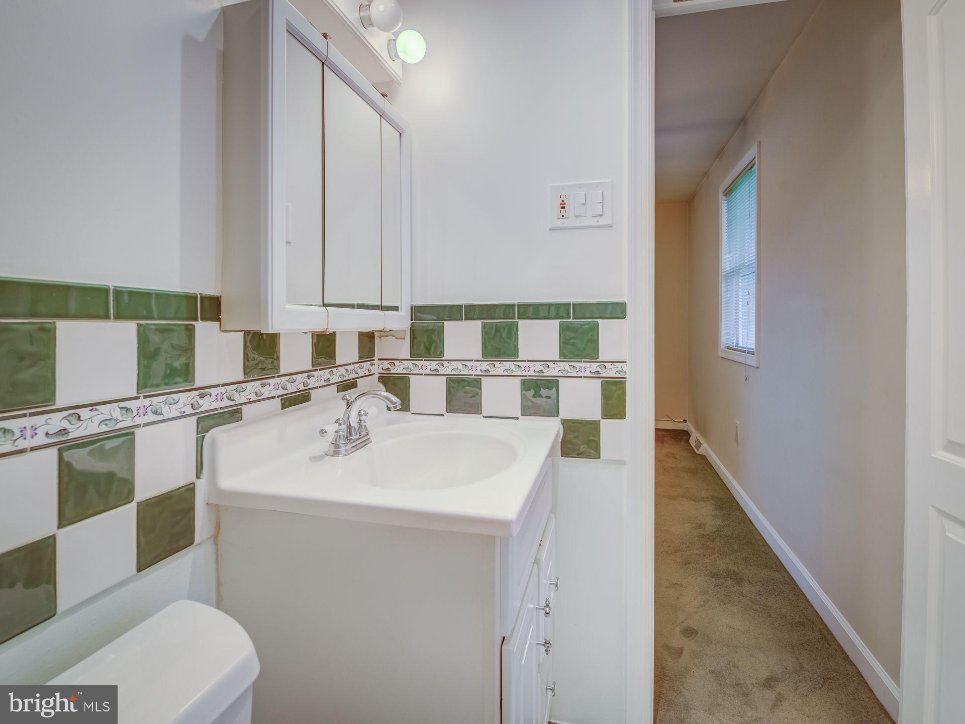 16111 Laurel Ridge Drive Laurel, MD 20707 - Photo 33 of 61 UPPER BATHROOM
