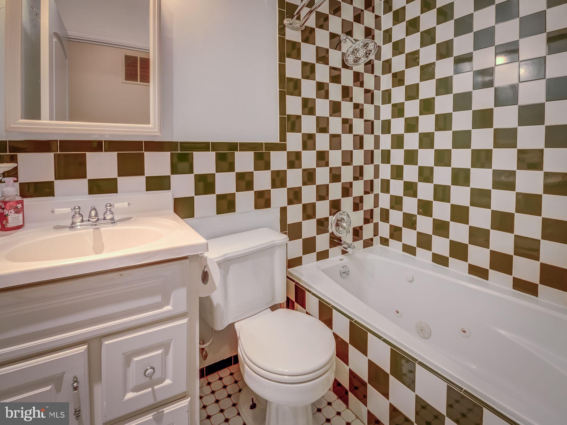 16111 Laurel Ridge Drive Laurel, MD 20707 - Photo 34 of 61 UPPER BATHROOM
