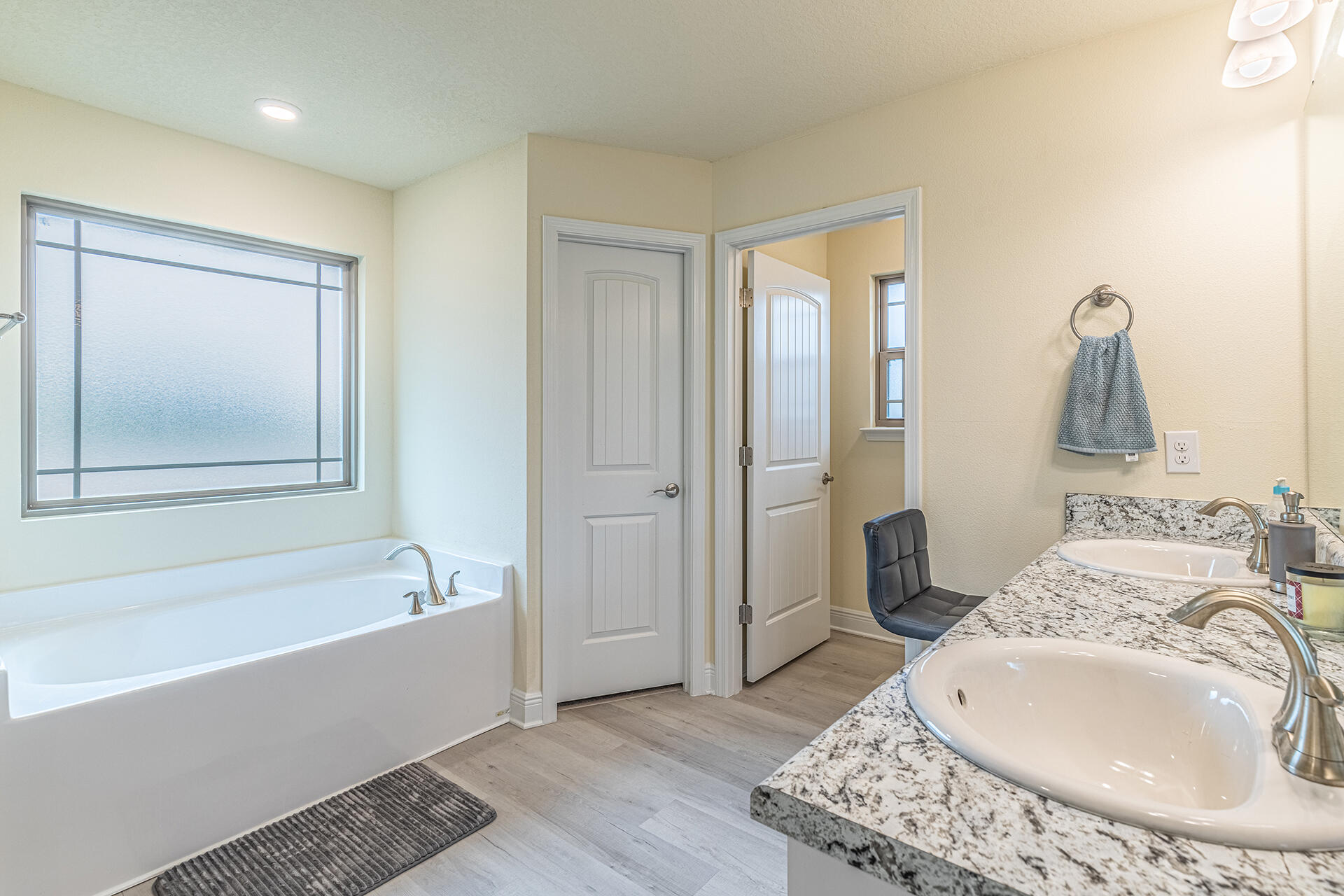 3639 Ranch Drive Crestview, FL 32539 - Photo 25 of 40 a bathroom with a tub sink and mirror