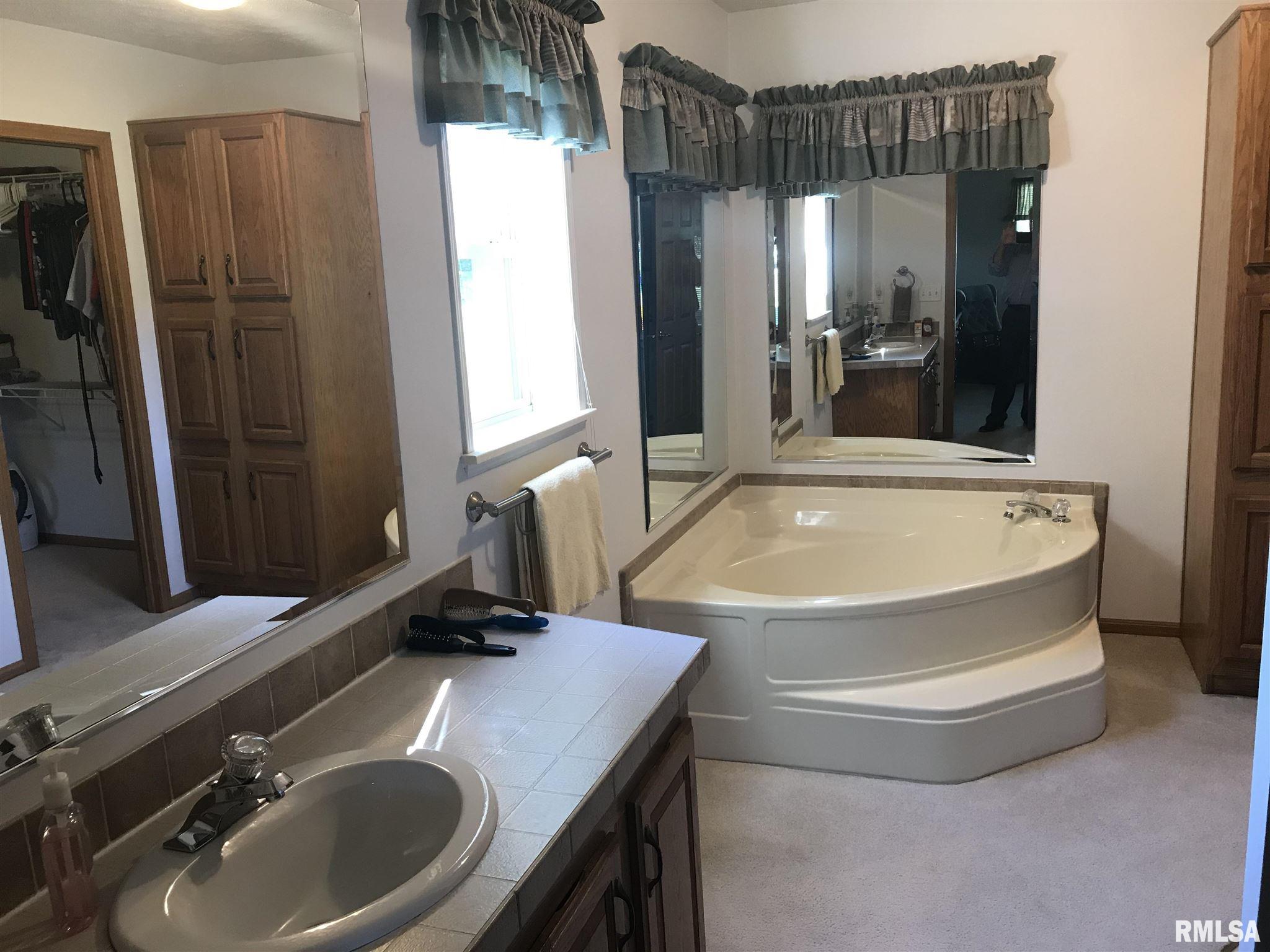 5569 West Stotlar Avenue Carterville, IL 62918 - Photo 14 of 37 Gallery Image 14