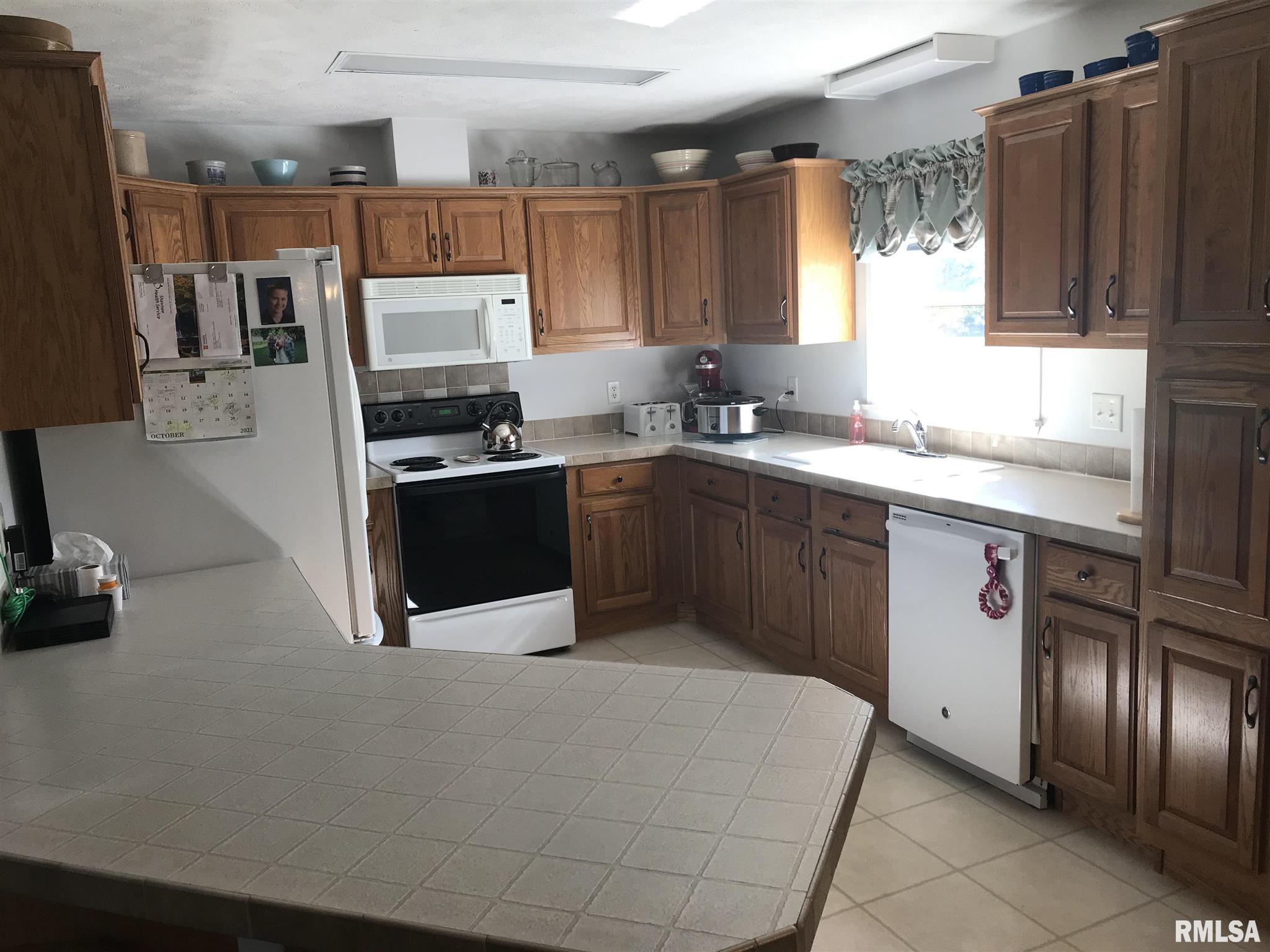 5569 West Stotlar Avenue Carterville, IL 62918 - Photo 7 of 37 Gallery Image 7