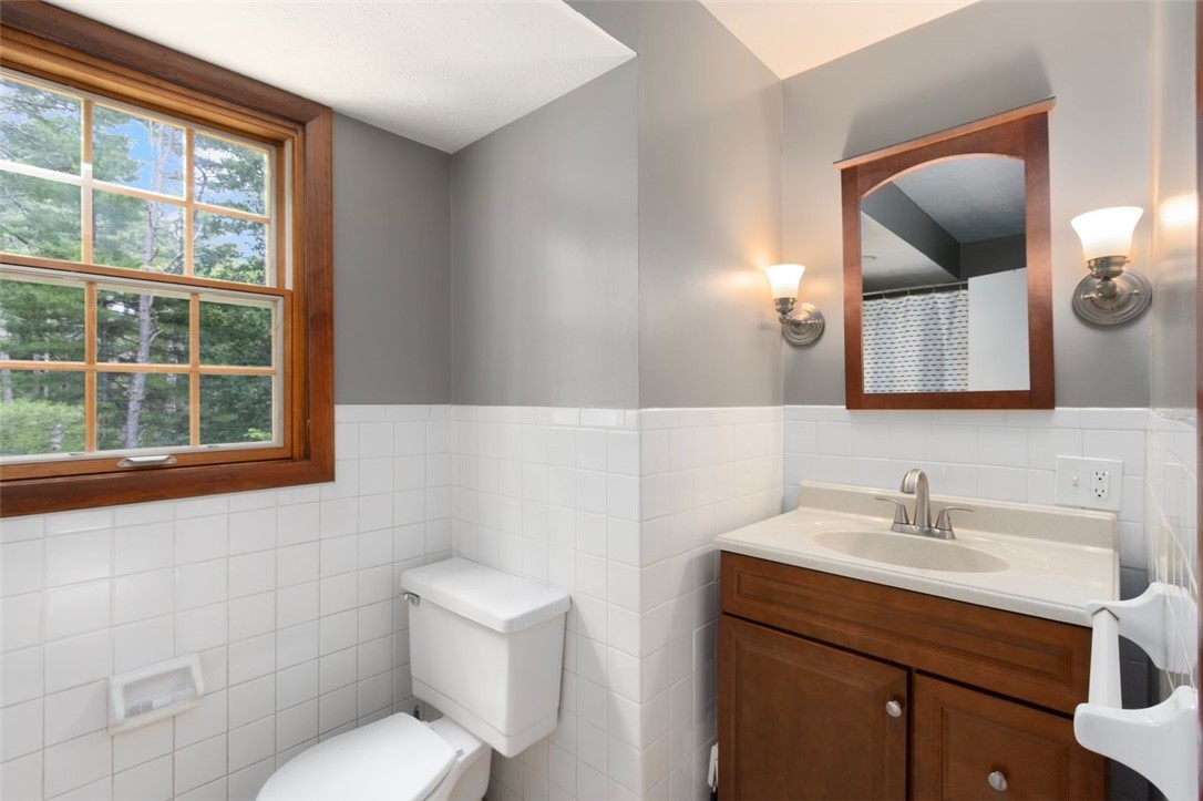 257 Shannock Road South Kingstown, RI 02879 - Photo 29 of 48 Bathroom on second level
