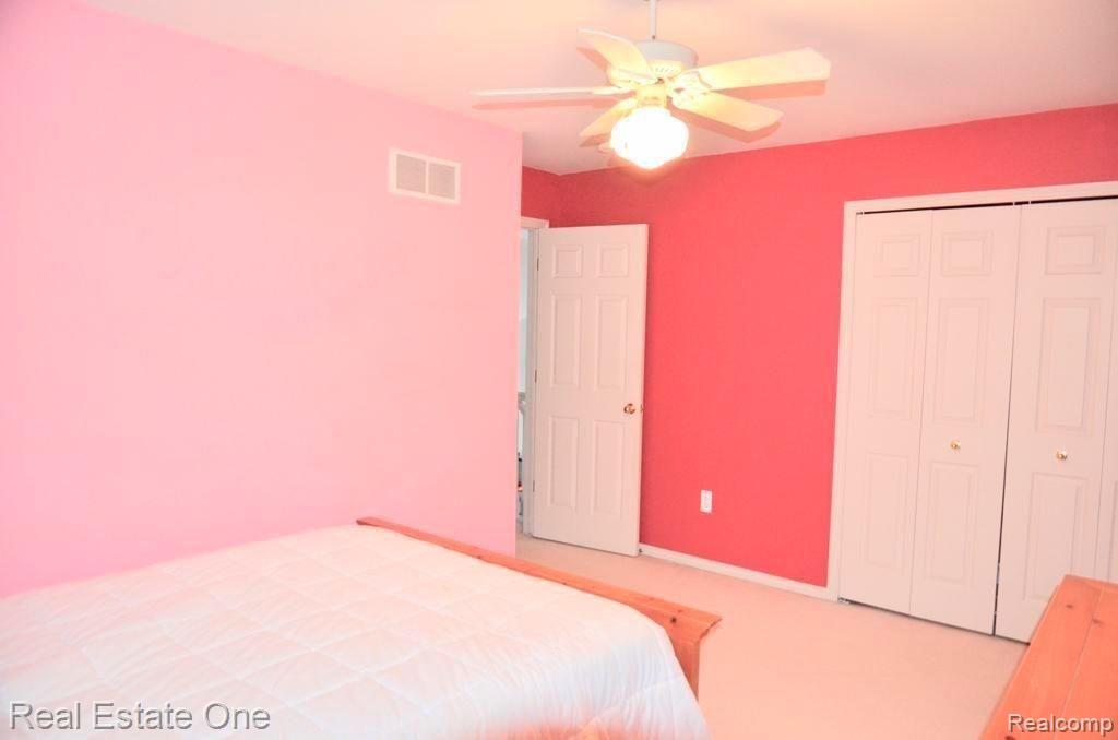 75 Ridge Field Court Oxford, MI 48371 - Photo 17 of 20 Room 3 upstairs.