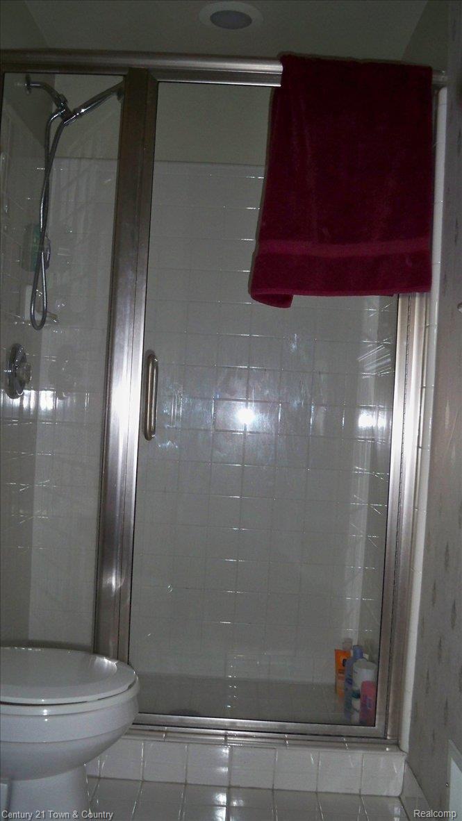 2868 Corinthia Drive Rochester, MI 48309 - Photo 13 of 15 corinthia mbrshower