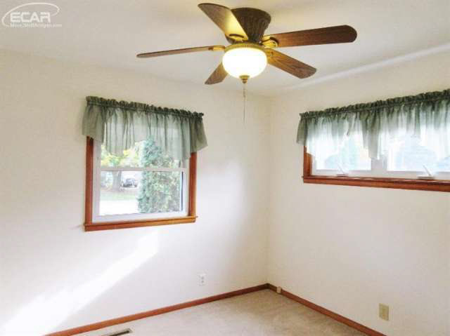 303 Dale Street Flushing, MI 48433 - Photo 11 of 14 20451100-10.JPG