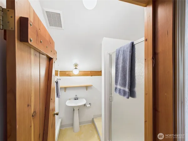 a en suite bathroom with a shower