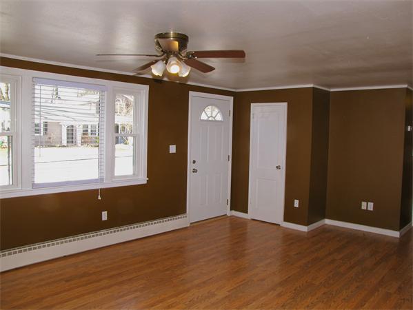32 Lindsay Road Billerica, MA 01821 - Photo 3 of 12 Gallery Image 3