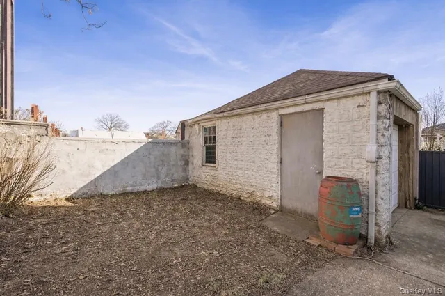 a view of a small space in front of a house