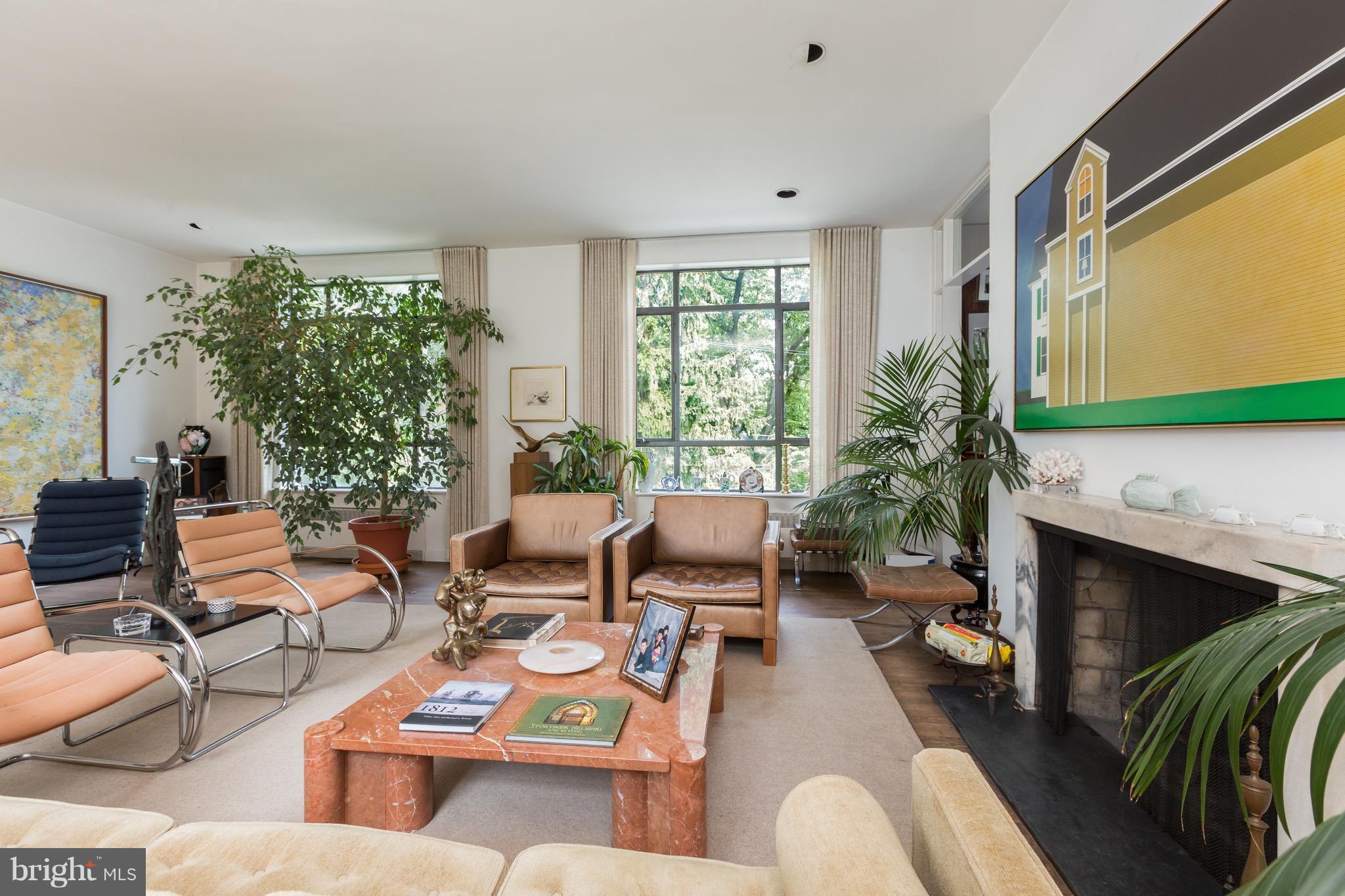 3125 Chain Bridge Road Northwest Washington, DC 20016 - Photo 3 of 12 Living Room