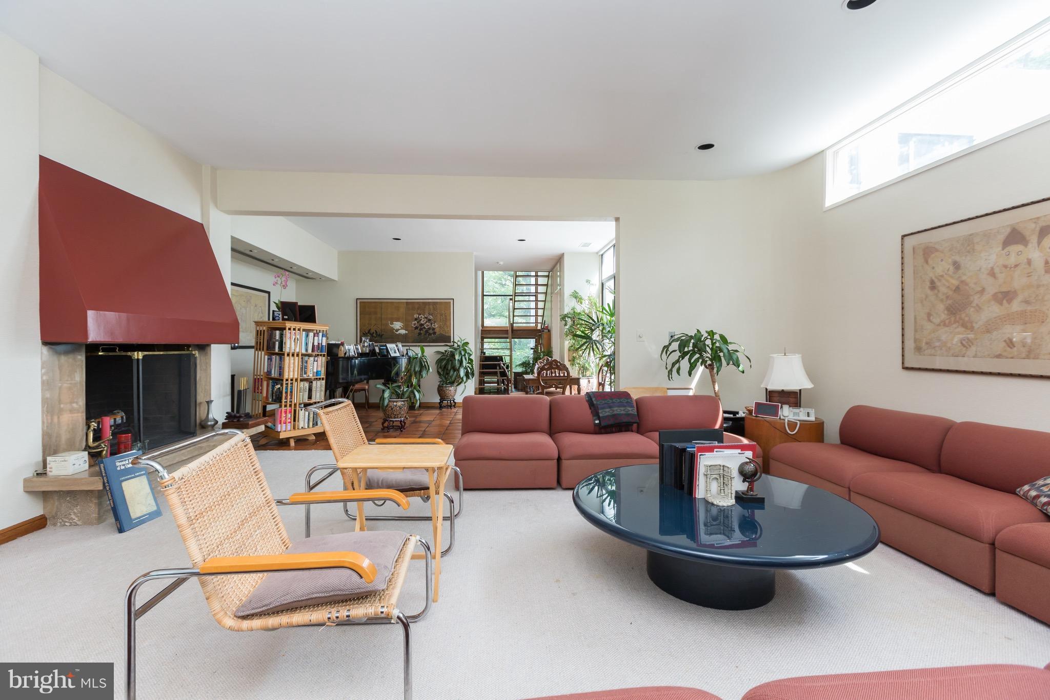 3125 Chain Bridge Road Northwest Washington, DC 20016 - Photo 4 of 12 Living Room