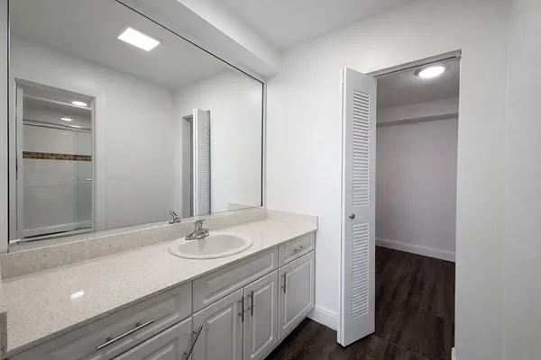 $2,084 | 17350 Northwest 68th Avenue, Unit 300312, Hialeah, FL 33015