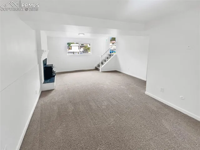 a view of a livingroom with window