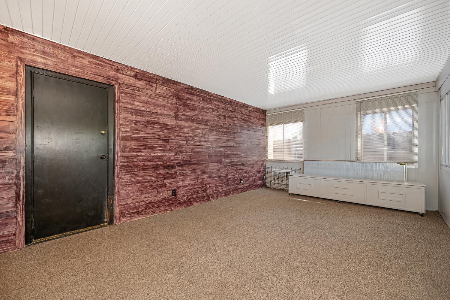2700 Lassen Way Rocklin, CA 95677 - Photo 23 of 36 an empty room with windows