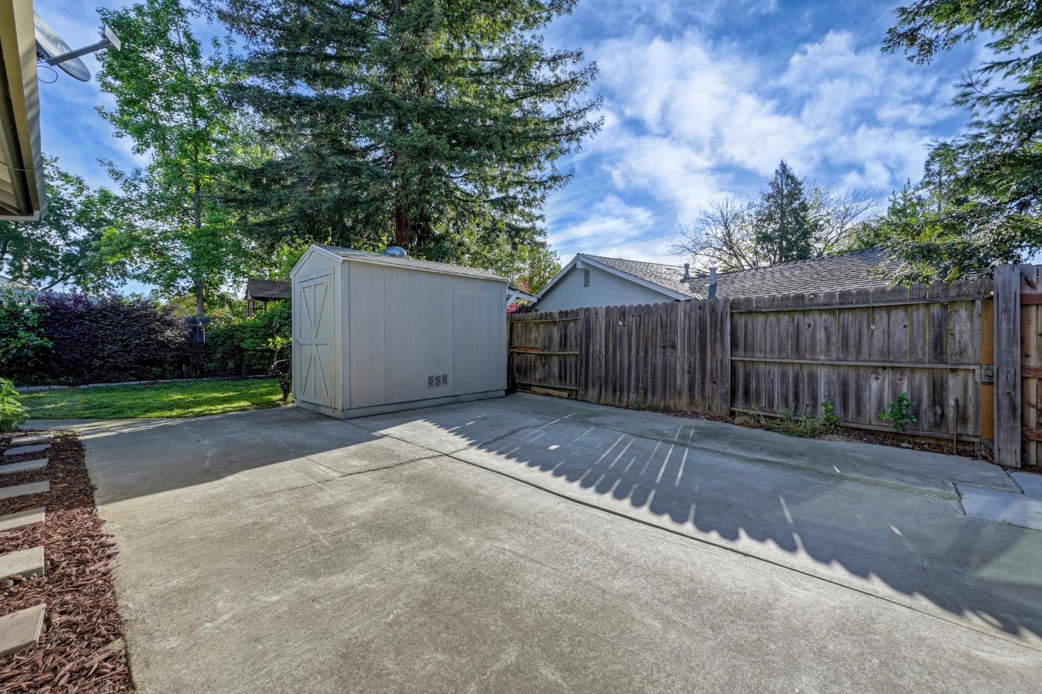 2700 Lassen Way Rocklin, CA 95677 - Photo 33 of 36 a view of backyard with green space