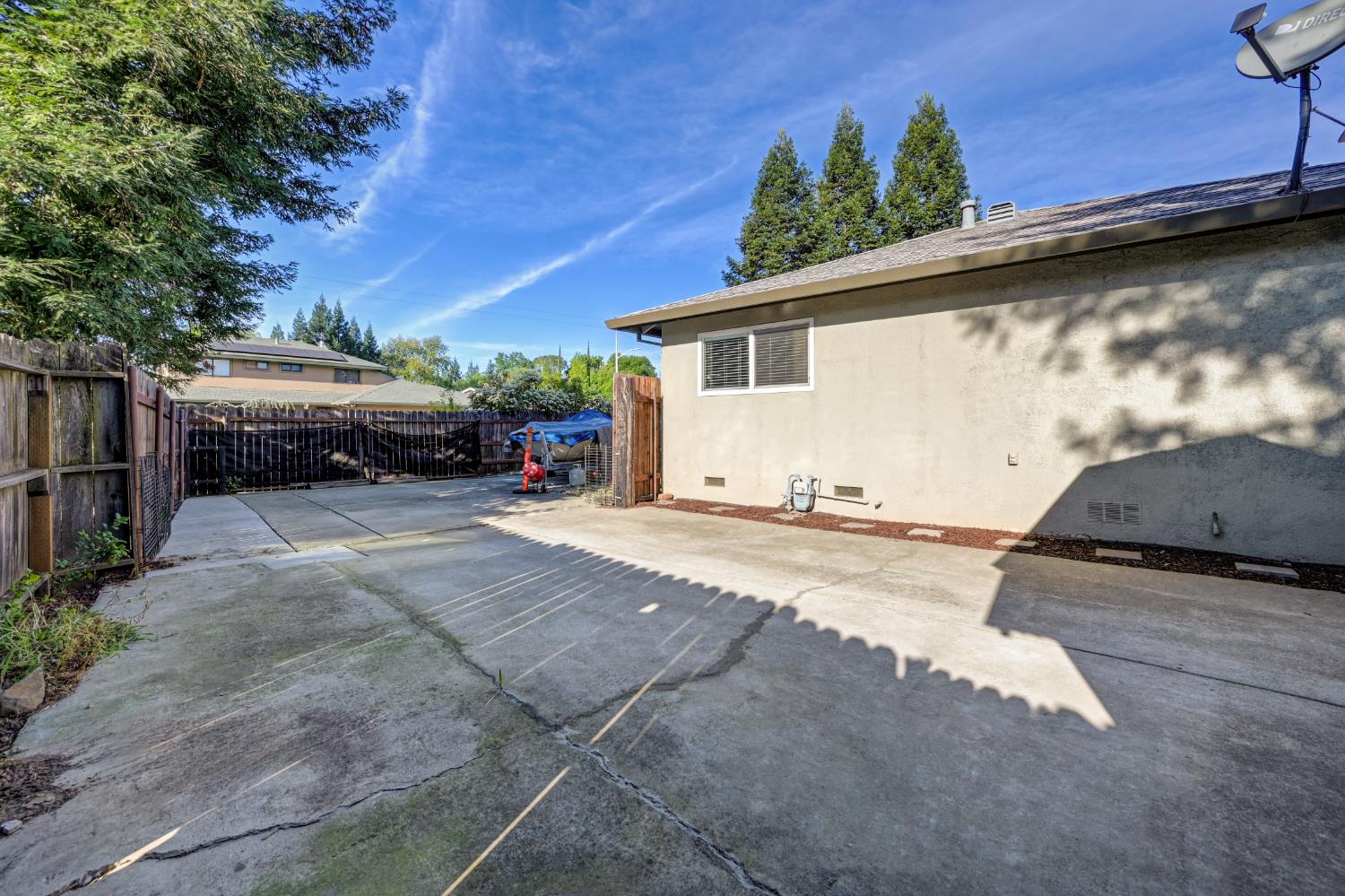 2700 Lassen Way Rocklin, CA 95677 - Photo 35 of 36 a view of a white house with a yard