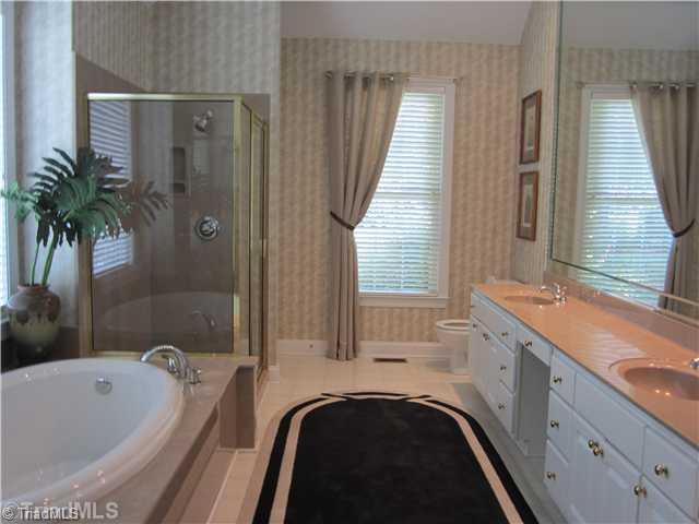 119 Manteo Road Lexington, NC 27295 - Photo 12 of 16 Master Bath/Spa.