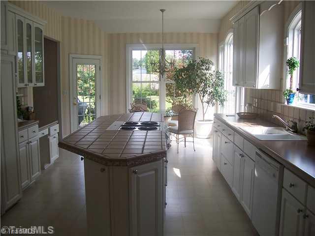 119 Manteo Road Lexington, NC 27295 - Photo 6 of 16 Kitchen.