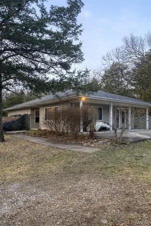 $270,000 | 200 Sassafras Lane Southeast, Richland, MO 65556