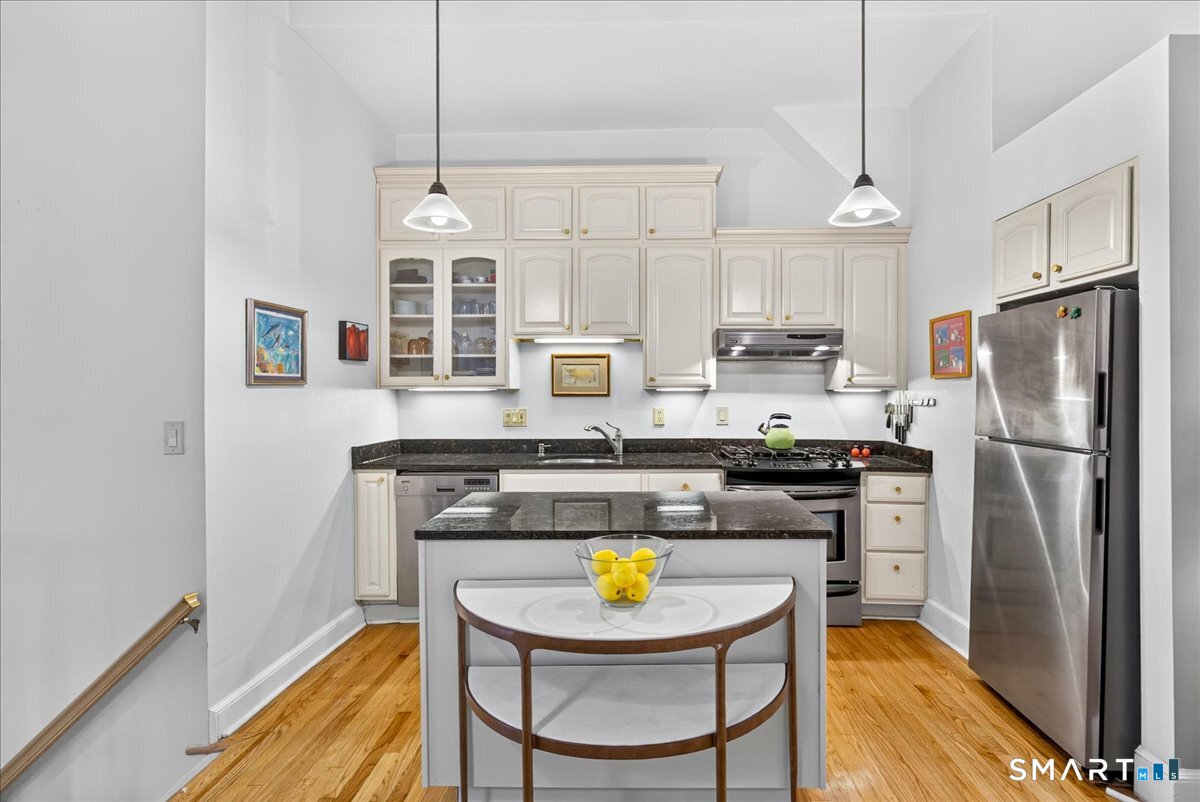 42 Academy Street, Unit 2 New Haven, CT 06511 - Photo 14 of 38