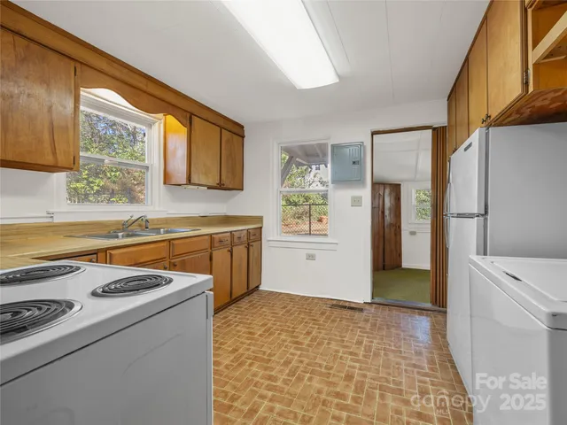 $238,000 | 155 Whitney Avenue, Tryon, NC 28782