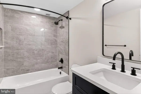 $525,000 | 205 Yoakum Parkway, Unit 1511, Alexandria, VA 22304