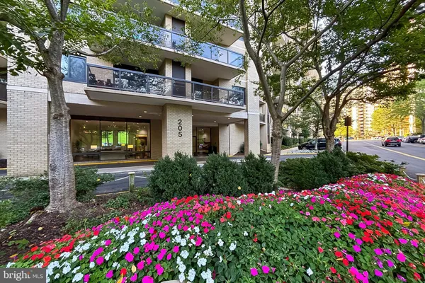 $525,000 | 205 Yoakum Parkway, Unit 1511, Alexandria, VA 22304