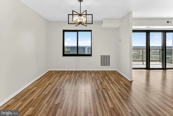 $525,000 | 205 Yoakum Parkway, Unit 1511, Alexandria, VA 22304