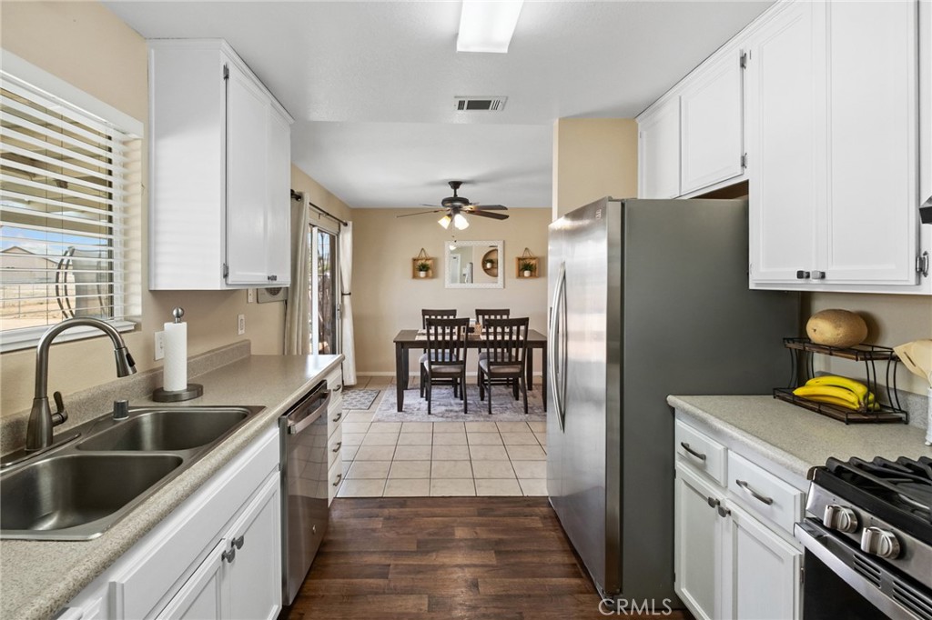 10811 Nambe Road Apple Valley, CA 92308 - Photo 13 of 31