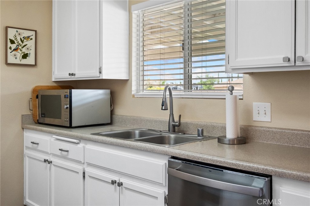 10811 Nambe Road Apple Valley, CA 92308 - Photo 14 of 31