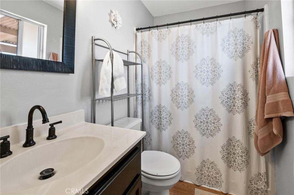 10811 Nambe Road Apple Valley, CA 92308 - Photo 19 of 31 Primary Bathroom
