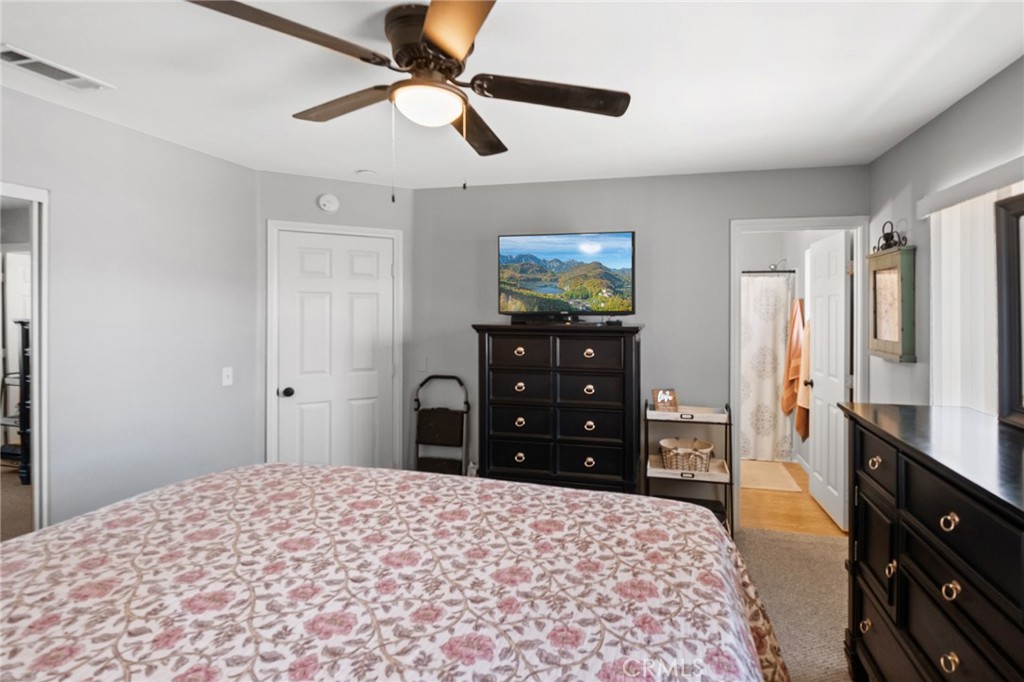 10811 Nambe Road Apple Valley, CA 92308 - Photo 20 of 31 Primary Room