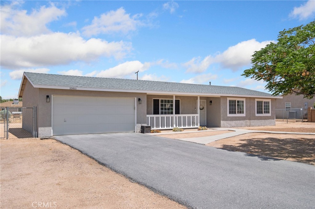 10811 Nambe Road Apple Valley, CA 92308 - Photo 2 of 31